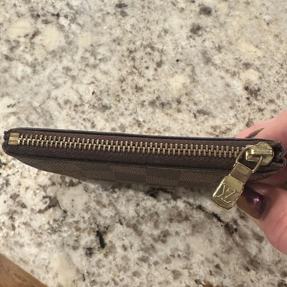 Louis Vuitton REAL card holder key chain checkered pattern. In GREAT condition - Picture 3 of 5